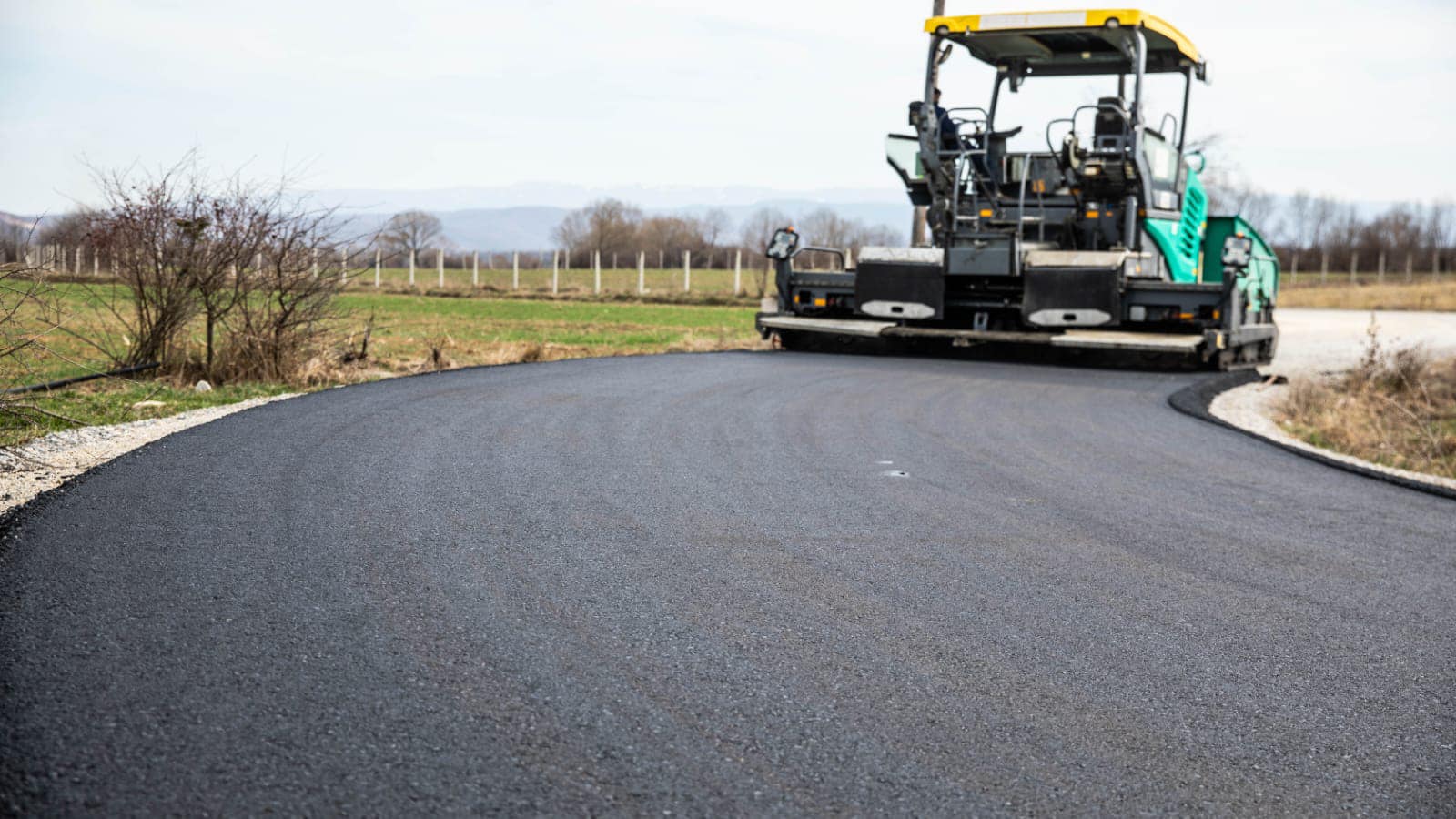 Asfaltohen 2 km rrugë në Gaçkë, duke mundësuar një lidhje më të mirë me Gurëzin dhe autostradën.