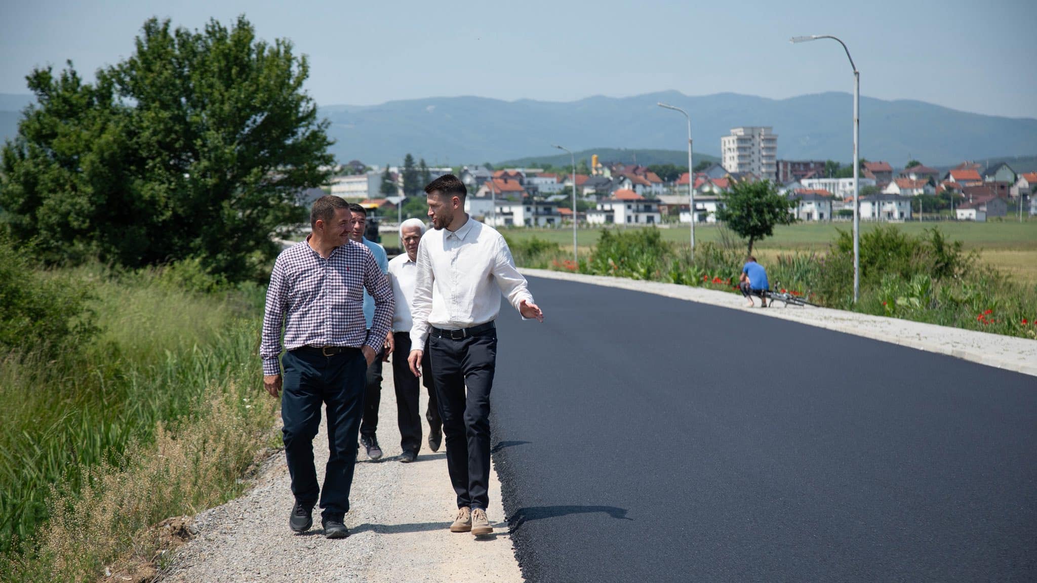 1.4 kilometra rrugë u asfaltuan në fshatin Kosinë