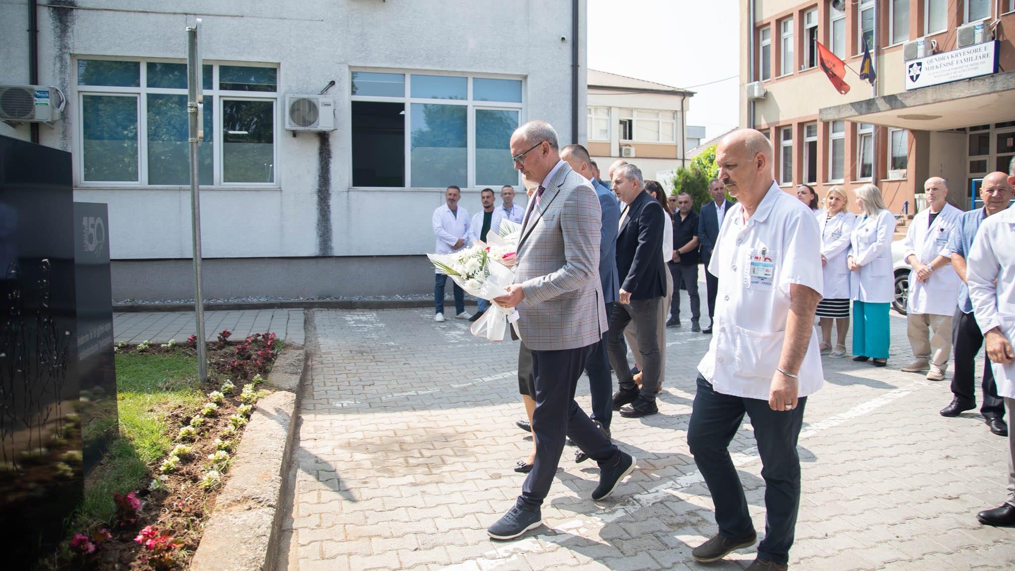 Urime të gjithë mantelbardhëve ferizajas – Dita e Shëndetësisë