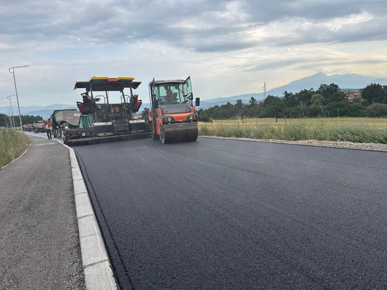 U asfaltua rruga kryesore në Zllatar, projekt i përbashkët me Ministrinë për zhvillim të qëndrueshëm
