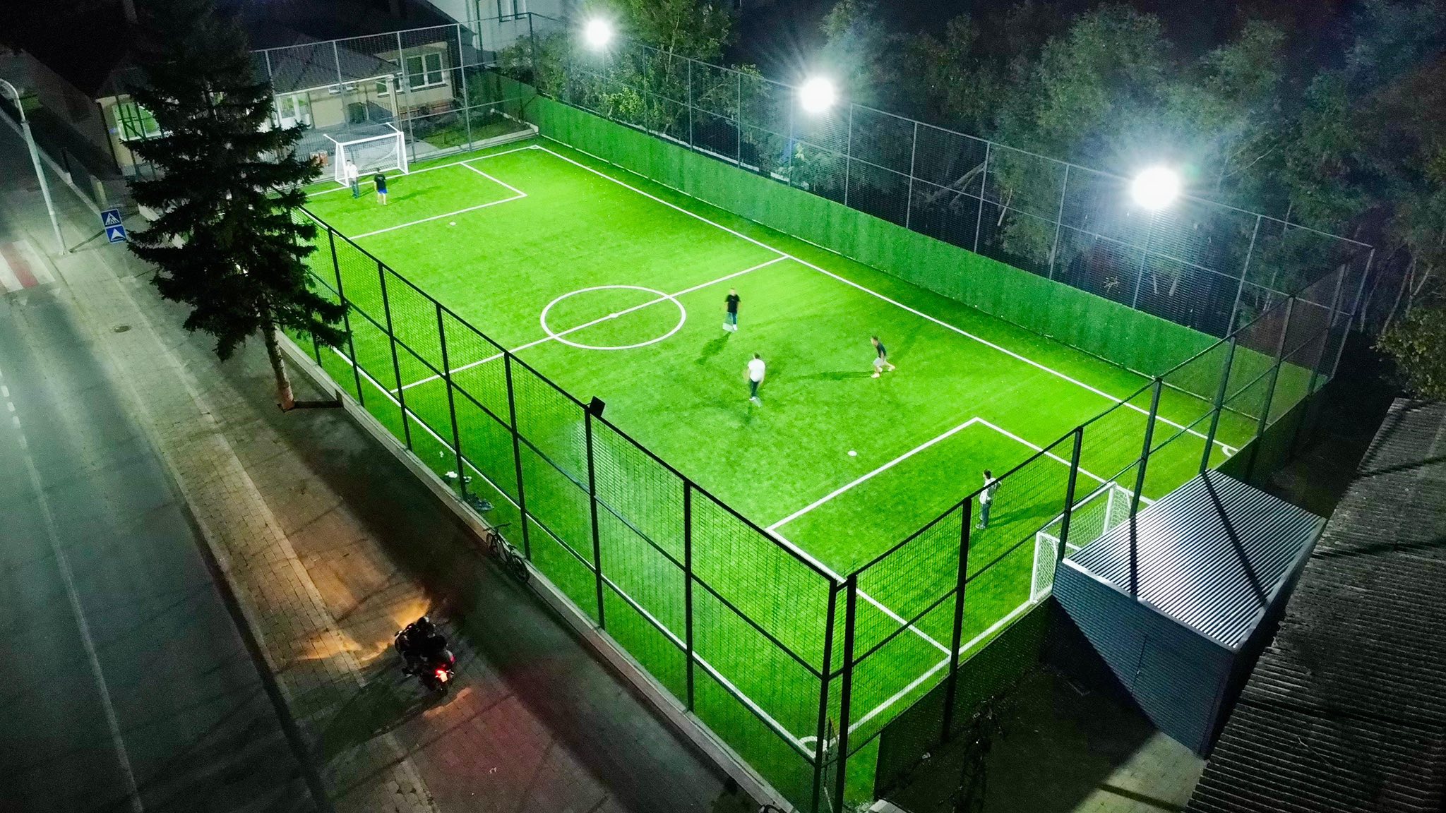 Investim i ri në sport, fusha e futbollit në shkollën e Doganajt hapet për sportistët dhe banorët
