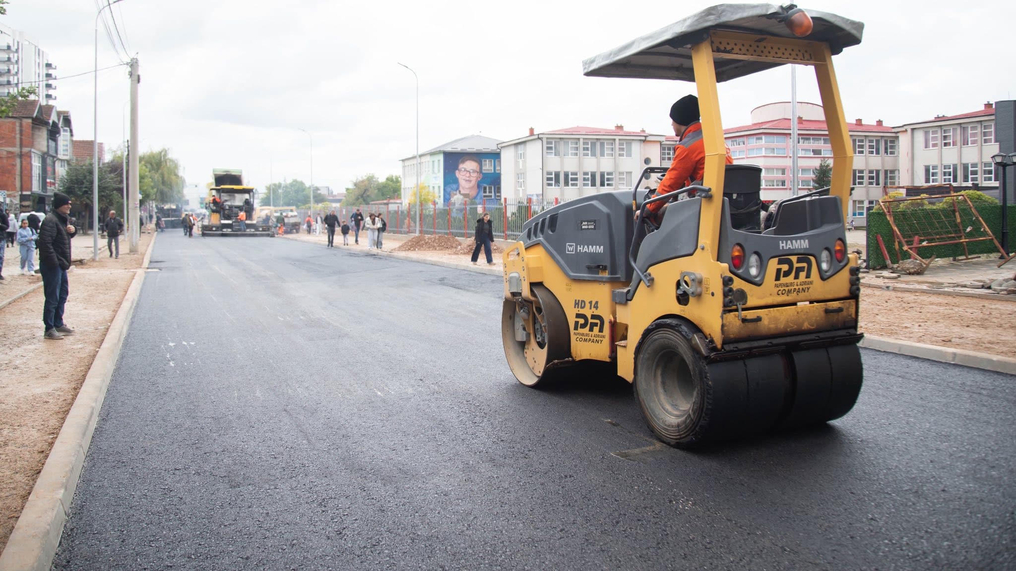 Rruga ‘Besim Rexhepi’ bëhet rrugë model me asfaltimin e ri dhe investimet infrastrukturore