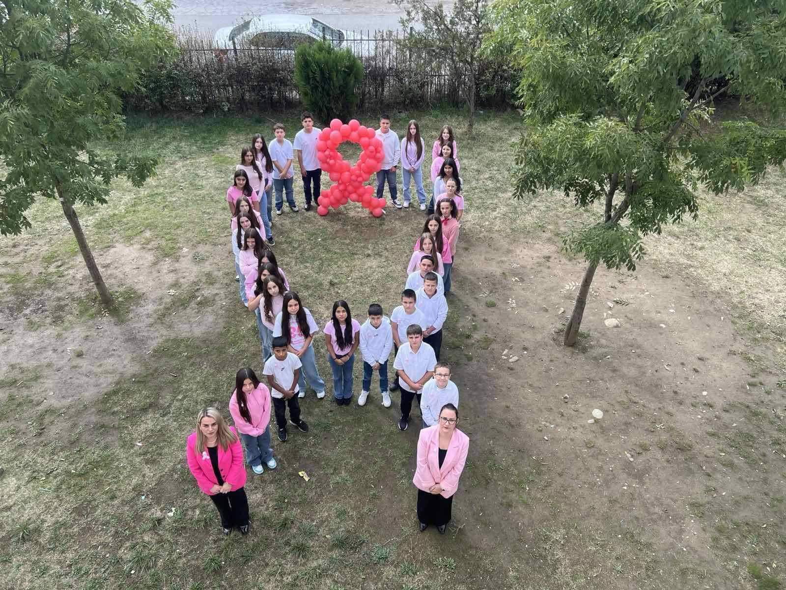 Fushatë ndërgjegjësuese kundër kancerit të gjirit në shkollën “Ahmet Hoxha”