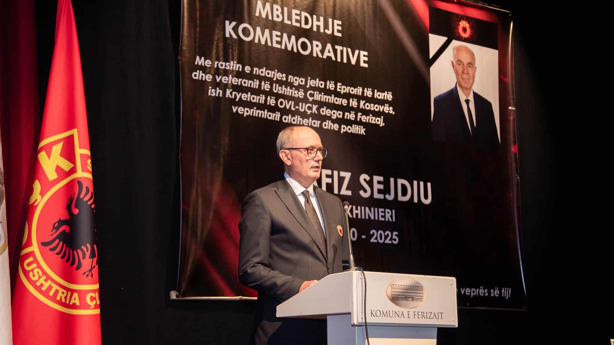 Ferizaj i jep lamtumirën e fundit bacës Rafiz Sejdiu, veteranit dhe eprorit të lartë të UÇK-së