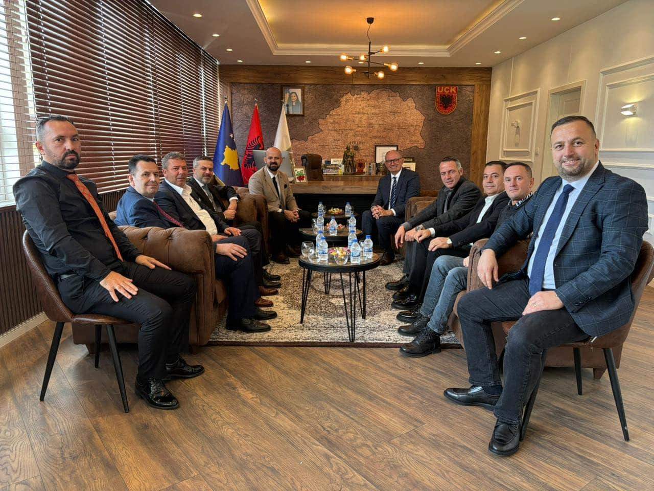 Kryetari Aliu priti në takim grupin e shqiptarëve nga Turqia, të prirë nga avokati Yunus Gun