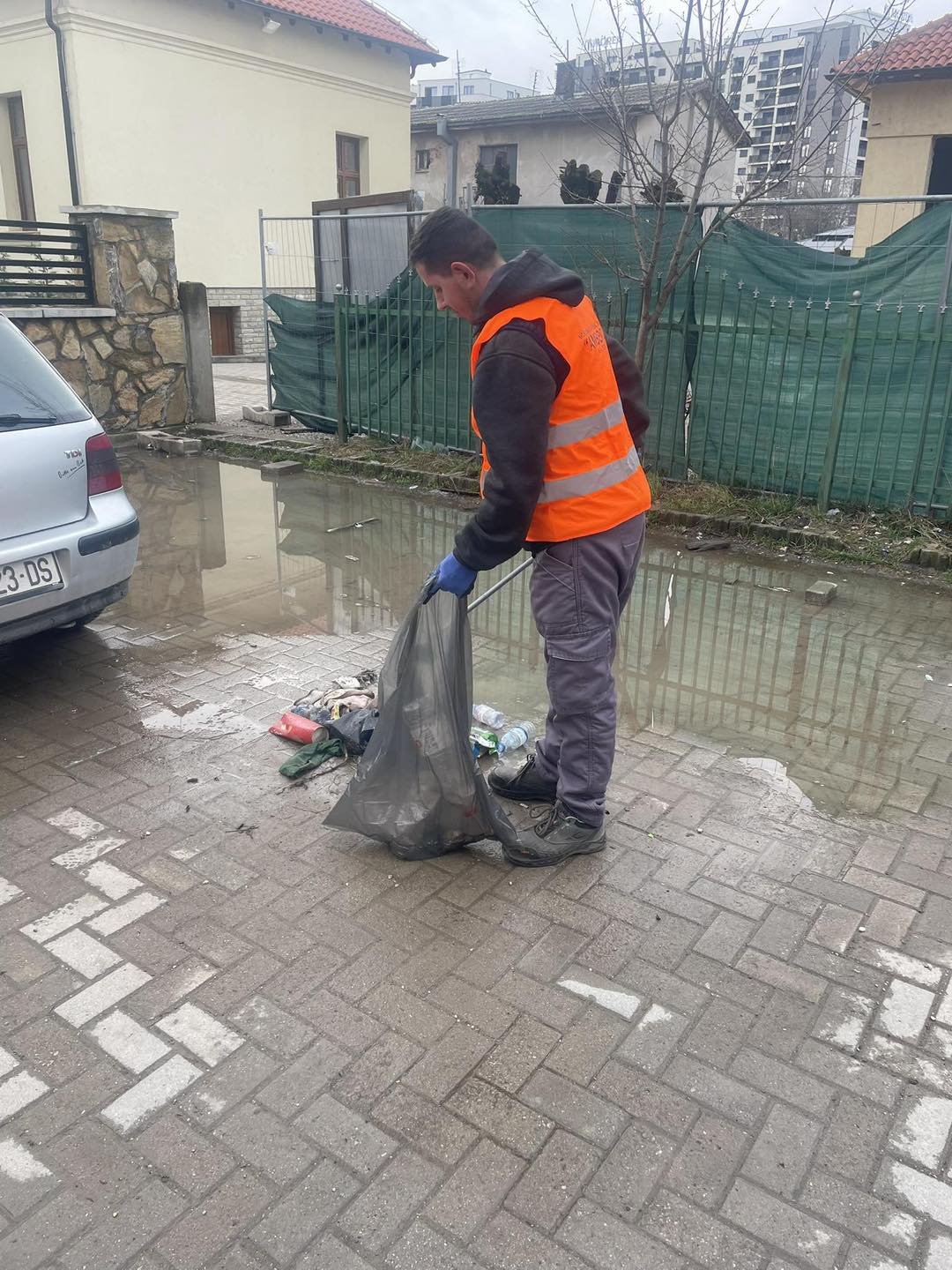 NPL “Ambienti” Sh.A realizon aksion për pastrimin dhe mirëmbajtjen e hapësirave tek banesat kolektive